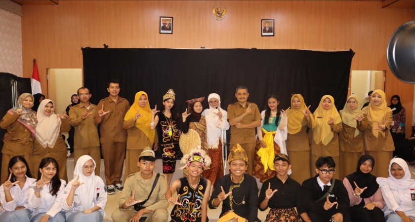 Kreativitas Tanpa Batas! Intip Keseruan Pentas Drama Projek Bahasa Indonesia Kelas XI SMKN 2 Balikpapan