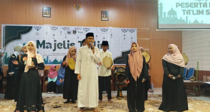 Media Sosial Sarana Menunjukan Akhlak Muslimah