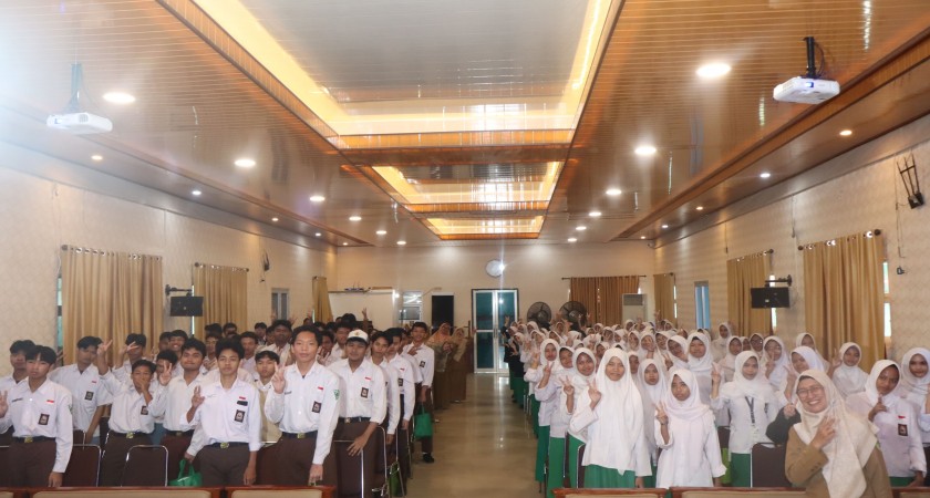 Bakti Sosial SMKN 2 Balikpapan, Wujud Kepedulian di Bulan Suci