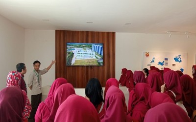 Apical Sambut Ramah Kunjungan Industri Siswa MPLB Skada